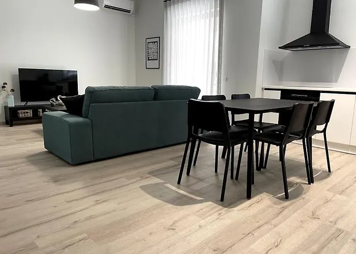 아파트 Brand New In-town